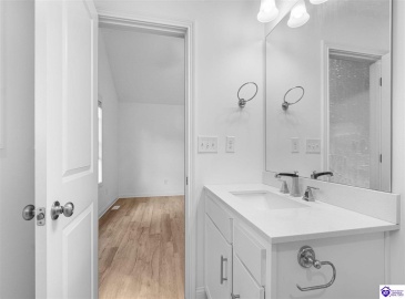 Logsdon Parkway, Radcliff, Kentucky 40160, ,2 BathroomsBathrooms,For Sale,Logsdon Parkway,HK24004388