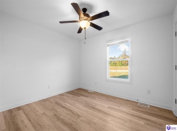 Logsdon Parkway, Radcliff, Kentucky 40160, ,2 BathroomsBathrooms,For Sale,Logsdon Parkway,HK24004388