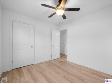 Logsdon Parkway, Radcliff, Kentucky 40160, ,2 BathroomsBathrooms,For Sale,Logsdon Parkway,HK24004388