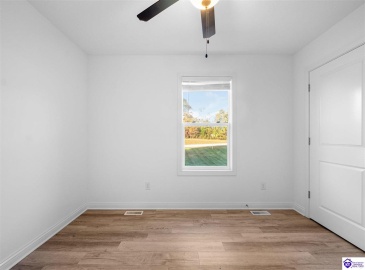 Logsdon Parkway, Radcliff, Kentucky 40160, ,2 BathroomsBathrooms,For Sale,Logsdon Parkway,HK24004388