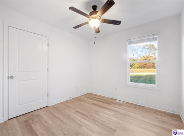 Logsdon Parkway, Radcliff, Kentucky 40160, ,2 BathroomsBathrooms,For Sale,Logsdon Parkway,HK24004388