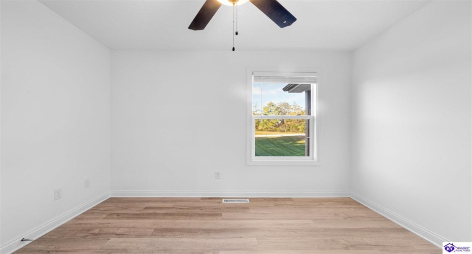 Logsdon Parkway, Radcliff, Kentucky 40160, ,2 BathroomsBathrooms,For Sale,Logsdon Parkway,HK24004388