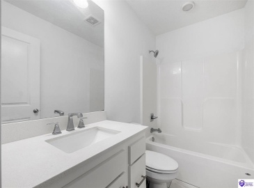 Logsdon Parkway, Radcliff, Kentucky 40160, ,2 BathroomsBathrooms,For Sale,Logsdon Parkway,HK24004388