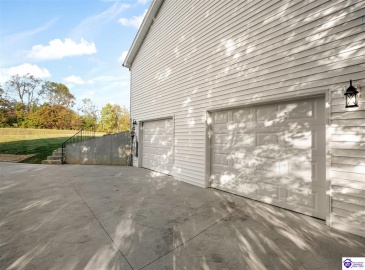 Logsdon Parkway, Radcliff, Kentucky 40160, ,2 BathroomsBathrooms,For Sale,Logsdon Parkway,HK24004388