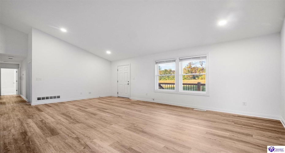 Logsdon Parkway, Radcliff, Kentucky 40160, ,2 BathroomsBathrooms,For Sale,Logsdon Parkway,HK24004388