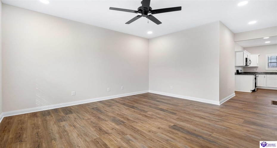 Turnberry Court, Vine Grove, Kentucky 40175, ,3 BathroomsBathrooms,For Sale,Turnberry Court,HK24004389