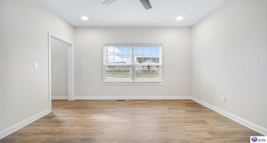 Turnberry Court, Vine Grove, Kentucky 40175, ,3 BathroomsBathrooms,For Sale,Turnberry Court,HK24004389