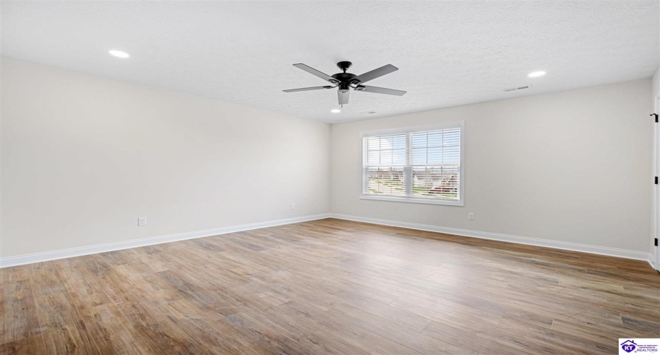 Turnberry Court, Vine Grove, Kentucky 40175, ,3 BathroomsBathrooms,For Sale,Turnberry Court,HK24004389