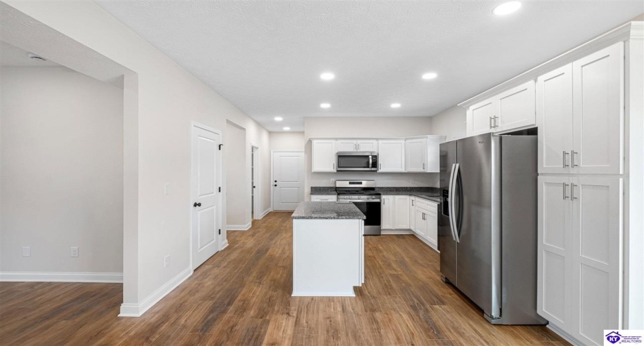 Turnberry Court, Vine Grove, Kentucky 40175, ,3 BathroomsBathrooms,For Sale,Turnberry Court,HK24004389