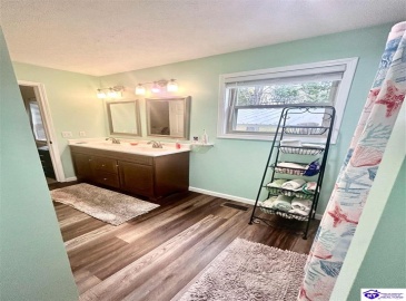 Arnett Grove Road, Glasgow, Kentucky 42141, ,2 BathroomsBathrooms,For Sale,Arnett Grove Road,HK24004391