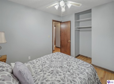 Wise Court, Louisville, Kentucky 40229, ,2 BathroomsBathrooms,For Sale,Wise Court,HK24004392