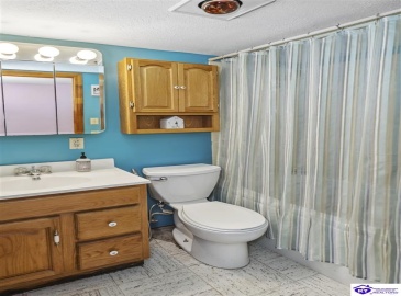 Wise Court, Louisville, Kentucky 40229, ,2 BathroomsBathrooms,For Sale,Wise Court,HK24004392