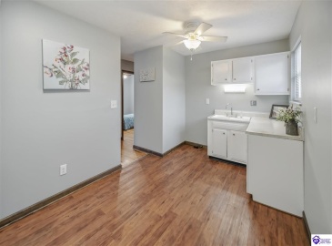 Wise Court, Louisville, Kentucky 40229, ,2 BathroomsBathrooms,For Sale,Wise Court,HK24004392