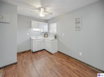 Wise Court, Louisville, Kentucky 40229, ,2 BathroomsBathrooms,For Sale,Wise Court,HK24004392