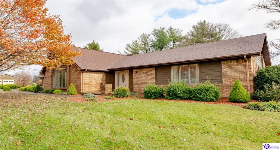 White Oak Drive, Elizabethtown, Kentucky 42701, ,3 BathroomsBathrooms,For Sale,White Oak Drive,HK24004405