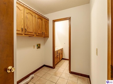 White Oak Drive, Elizabethtown, Kentucky 42701, ,3 BathroomsBathrooms,For Sale,White Oak Drive,HK24004405