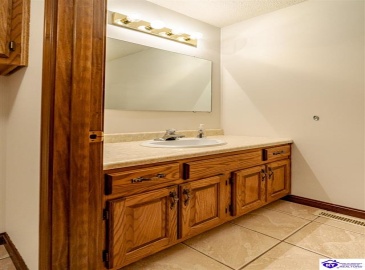 White Oak Drive, Elizabethtown, Kentucky 42701, ,3 BathroomsBathrooms,For Sale,White Oak Drive,HK24004405