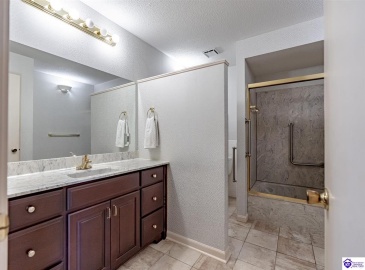 White Oak Drive, Elizabethtown, Kentucky 42701, ,3 BathroomsBathrooms,For Sale,White Oak Drive,HK24004405