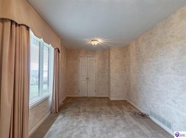 White Oak Drive, Elizabethtown, Kentucky 42701, ,3 BathroomsBathrooms,For Sale,White Oak Drive,HK24004405