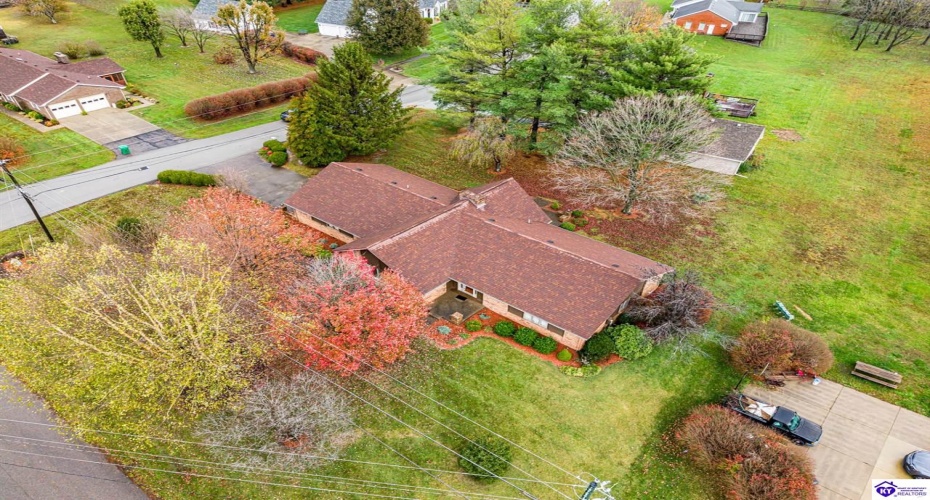 White Oak Drive, Elizabethtown, Kentucky 42701, ,3 BathroomsBathrooms,For Sale,White Oak Drive,HK24004405