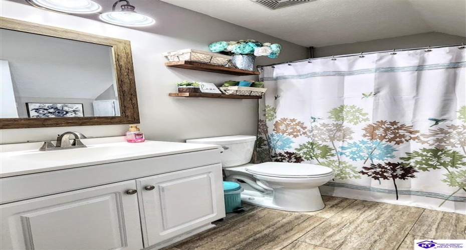 Poplar Drive, Elizabethtown, Kentucky 42701, ,2 BathroomsBathrooms,For Sale,Poplar Drive,HK24004408