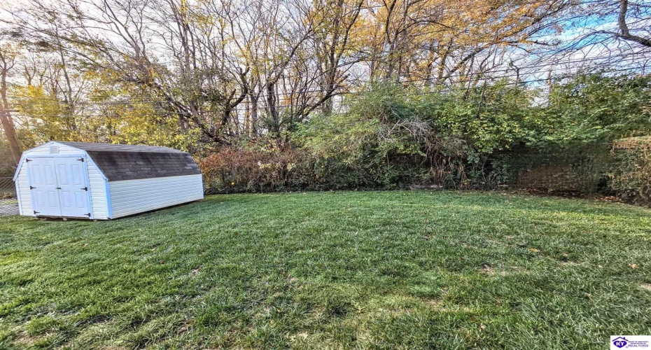 Poplar Drive, Elizabethtown, Kentucky 42701, ,2 BathroomsBathrooms,For Sale,Poplar Drive,HK24004408