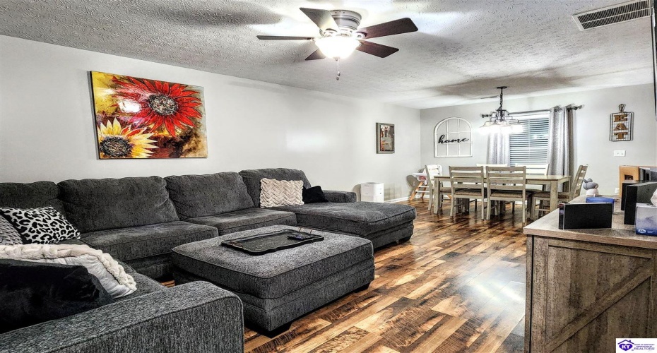 Poplar Drive, Elizabethtown, Kentucky 42701, ,2 BathroomsBathrooms,For Sale,Poplar Drive,HK24004408