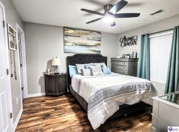 Poplar Drive, Elizabethtown, Kentucky 42701, ,2 BathroomsBathrooms,For Sale,Poplar Drive,HK24004408