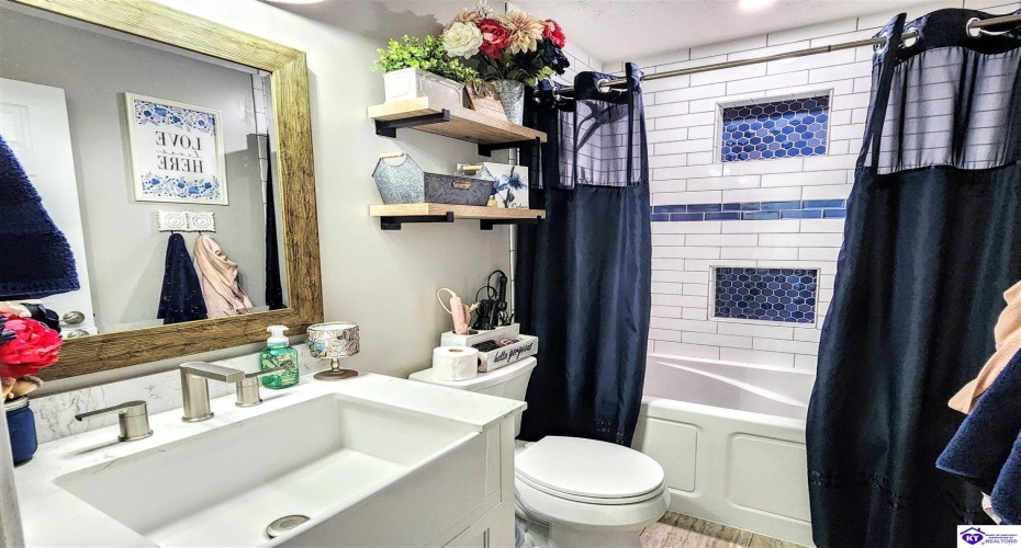 Poplar Drive, Elizabethtown, Kentucky 42701, ,2 BathroomsBathrooms,For Sale,Poplar Drive,HK24004408