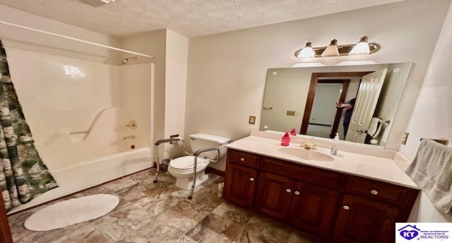 Elkhorn Road, Campbellsville, Kentucky 42718, ,2 BathroomsBathrooms,For Sale,Elkhorn Road,HK24004419