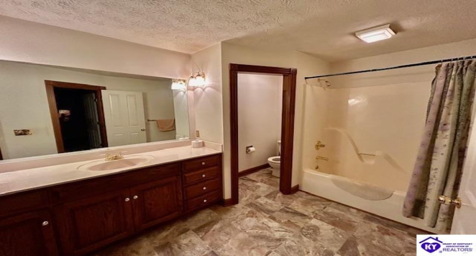 Elkhorn Road, Campbellsville, Kentucky 42718, ,2 BathroomsBathrooms,For Sale,Elkhorn Road,HK24004419