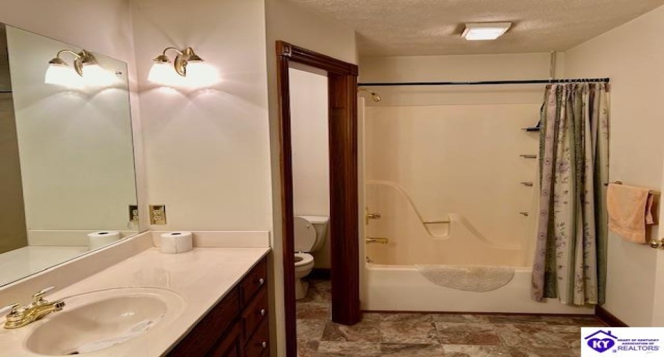 Elkhorn Road, Campbellsville, Kentucky 42718, ,2 BathroomsBathrooms,For Sale,Elkhorn Road,HK24004419