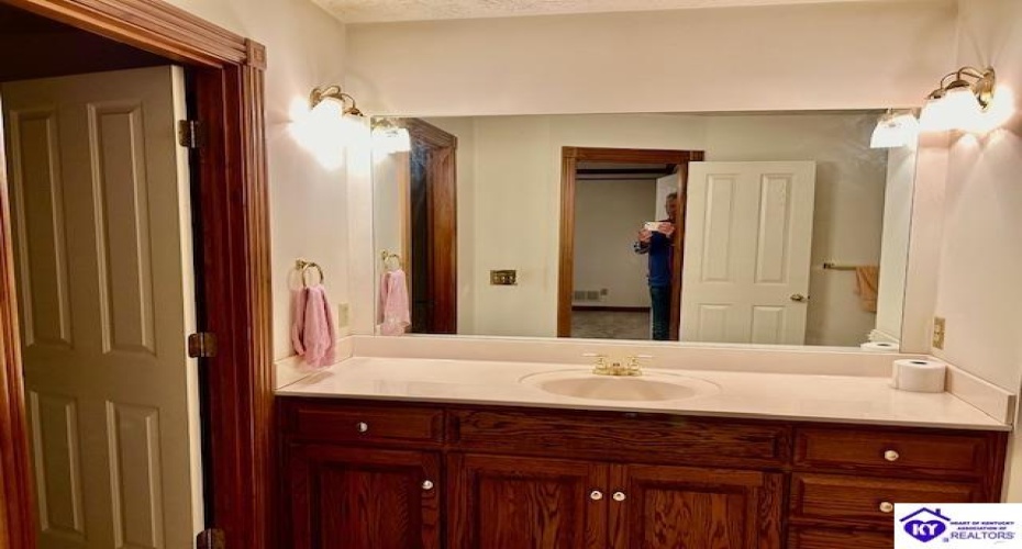 Elkhorn Road, Campbellsville, Kentucky 42718, ,2 BathroomsBathrooms,For Sale,Elkhorn Road,HK24004419