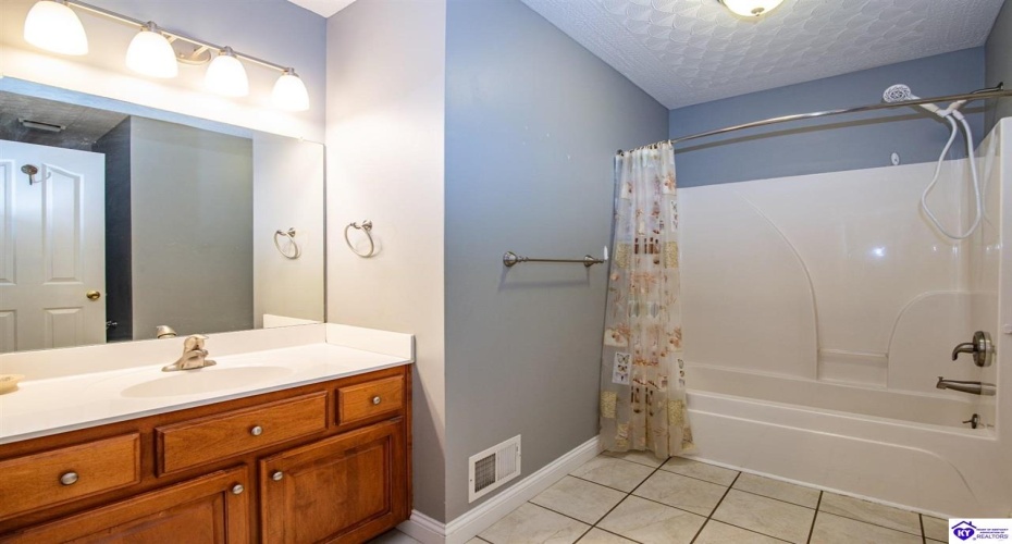 Creekside Drive, Coxs Creek, Kentucky 40013, ,3 BathroomsBathrooms,For Sale,Creekside Drive,HK24004423