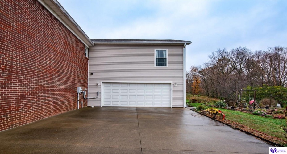 Creekside Drive, Coxs Creek, Kentucky 40013, ,3 BathroomsBathrooms,For Sale,Creekside Drive,HK24004423