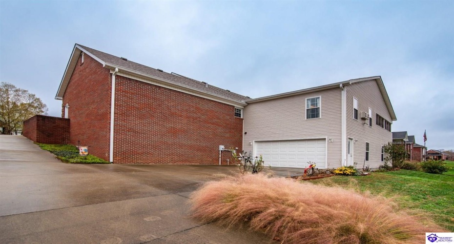 Creekside Drive, Coxs Creek, Kentucky 40013, ,3 BathroomsBathrooms,For Sale,Creekside Drive,HK24004423