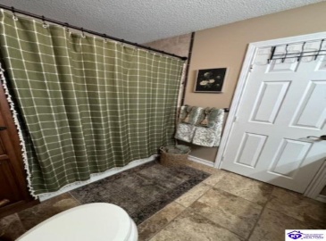 Autumn Way, Elizabethtown, Kentucky 42701, ,2 BathroomsBathrooms,For Sale,Autumn Way,HK24004428