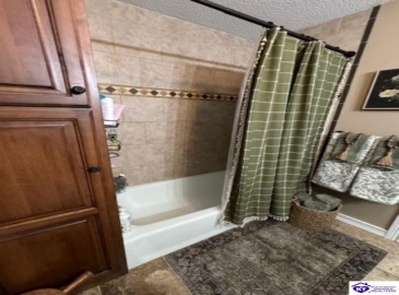 Autumn Way, Elizabethtown, Kentucky 42701, ,2 BathroomsBathrooms,For Sale,Autumn Way,HK24004428
