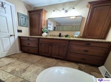 Autumn Way, Elizabethtown, Kentucky 42701, ,2 BathroomsBathrooms,For Sale,Autumn Way,HK24004428