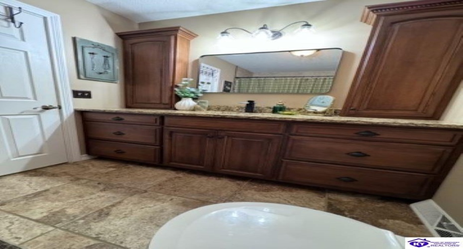 Autumn Way, Elizabethtown, Kentucky 42701, ,2 BathroomsBathrooms,For Sale,Autumn Way,HK24004428