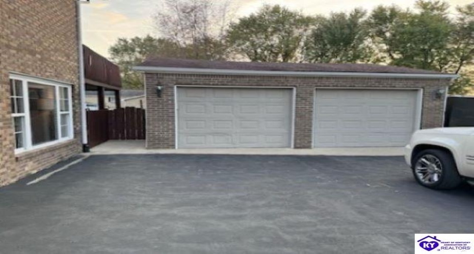 Autumn Way, Elizabethtown, Kentucky 42701, ,2 BathroomsBathrooms,For Sale,Autumn Way,HK24004428