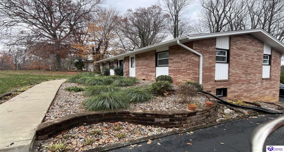 Sunrise Lane, Elizabethtown, Kentucky 42701, ,3 BathroomsBathrooms,For Sale,Sunrise Lane,HK24004429