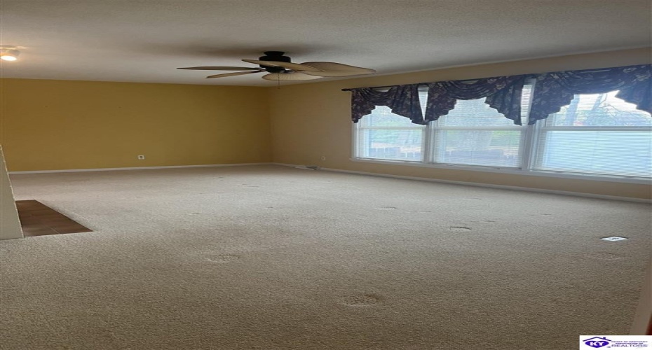 Sunrise Lane, Elizabethtown, Kentucky 42701, ,3 BathroomsBathrooms,For Sale,Sunrise Lane,HK24004429