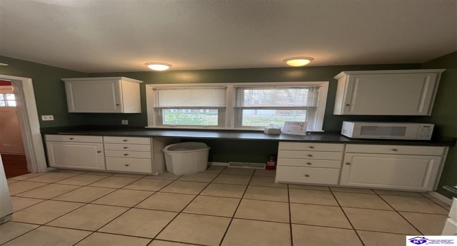 Sunrise Lane, Elizabethtown, Kentucky 42701, ,3 BathroomsBathrooms,For Sale,Sunrise Lane,HK24004429