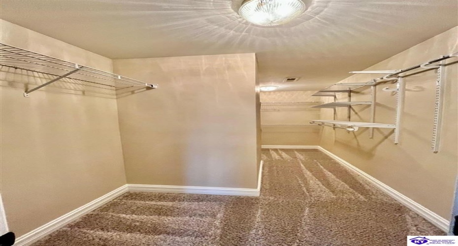 Tuscany Lane, Vine Grove, Kentucky 40175, ,3 BathroomsBathrooms,For Sale,Tuscany Lane,HK24004431