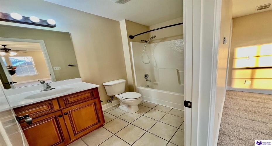 Tuscany Lane, Vine Grove, Kentucky 40175, ,3 BathroomsBathrooms,For Sale,Tuscany Lane,HK24004431