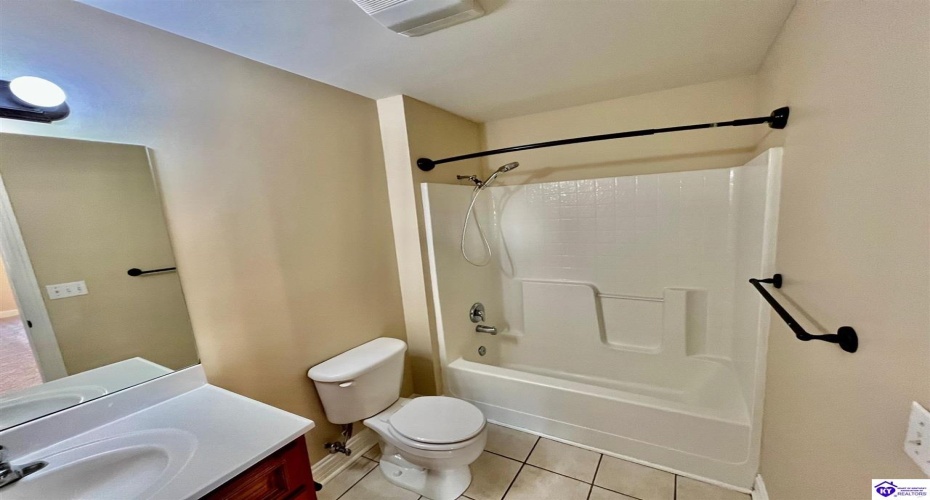 Tuscany Lane, Vine Grove, Kentucky 40175, ,3 BathroomsBathrooms,For Sale,Tuscany Lane,HK24004431