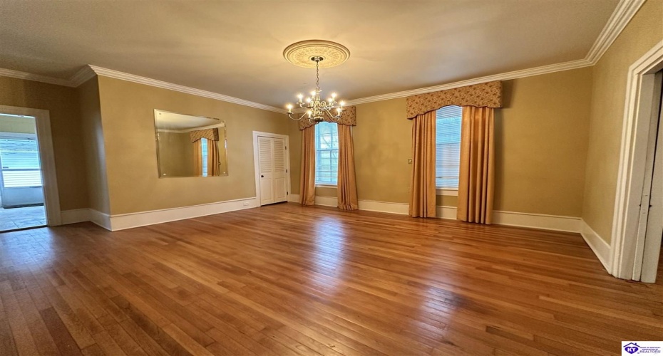 Main Street, Campbellsville, Kentucky 42718, ,3 BathroomsBathrooms,For Sale,Main Street,HK24004433