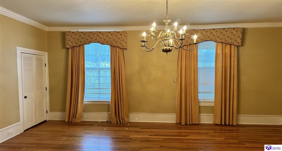 Main Street, Campbellsville, Kentucky 42718, ,3 BathroomsBathrooms,For Sale,Main Street,HK24004433