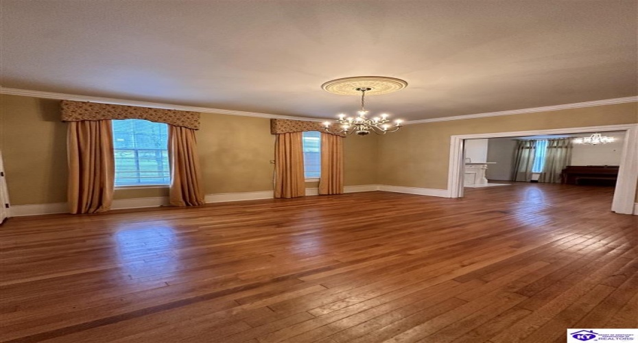 Main Street, Campbellsville, Kentucky 42718, ,3 BathroomsBathrooms,For Sale,Main Street,HK24004433